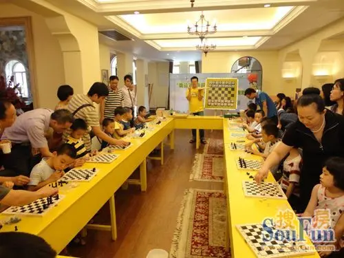 灵丘县国际象棋大赛在北洋小学成功举办 近百名小棋手展开智慧对决(图1)