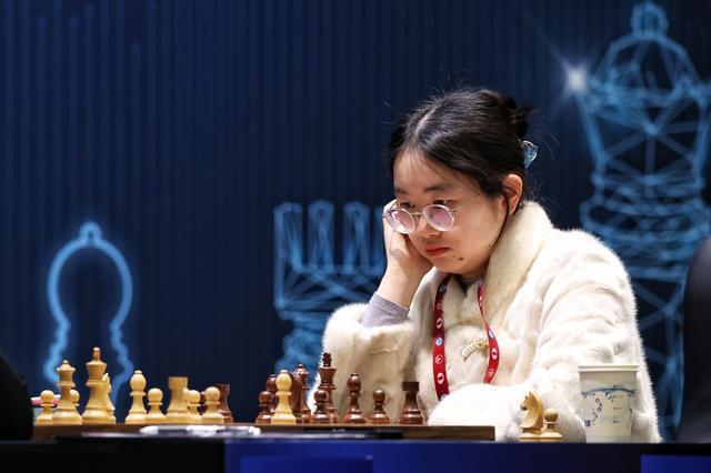 国际棋联女子世界冠军赛开枰首局居文君执白弈和挑战者谭中怡(图2)