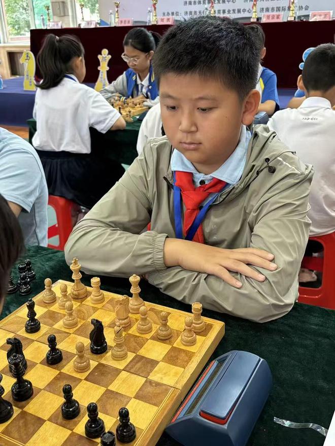 推动国际象棋进校园2025济南市国际象棋校园团体赛举行(图2)