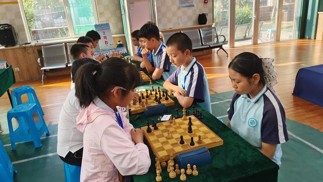 推动国际象棋进校园2025济南市国际象棋校园团体赛举行(图3)