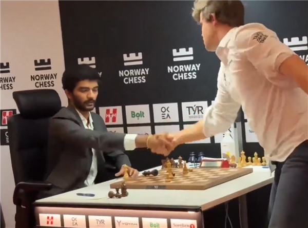 印度19岁国际象棋选手击败世界第一的卡尔森：后者当场破防(图3)
