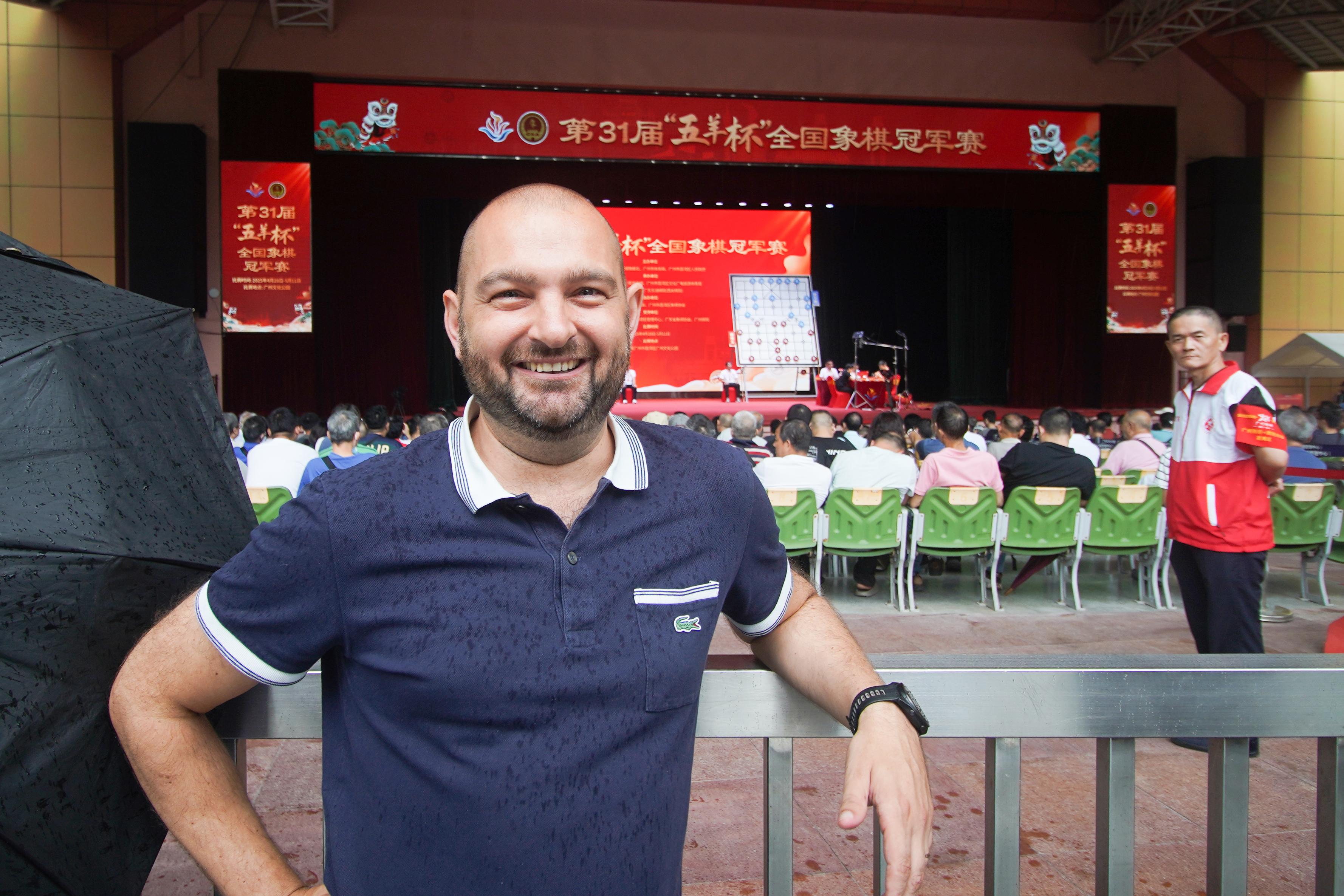 德国小哥雨中邂逅五羊杯当国际象棋迷遇上中国象棋的浪漫(图1)