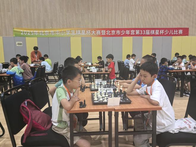 北京中小学生棋星杯大赛落幕千余中小学生上演“最强大脑”比拼(图2)