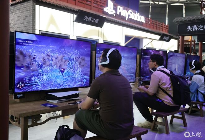 2025 ChinaJoy在上海开幕！地铁大客流不断现场体验或需排队4小时！附攻略→(图2)