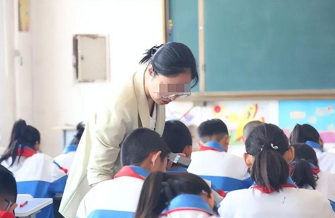 反转！向老师滋水后续监控画面曝光父亲行为被怒骂太恶心人(图10)