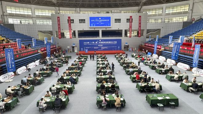 2025年“一带一路”中国国际象棋国际公开赛（阿克苏站）开幕(图2)