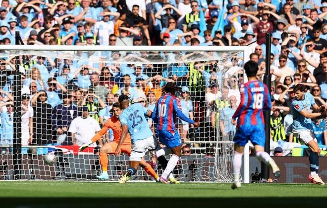 关于埃泽的10件事：曾效力枪手青训 拿过国际象棋冠军 热心公益(图4)