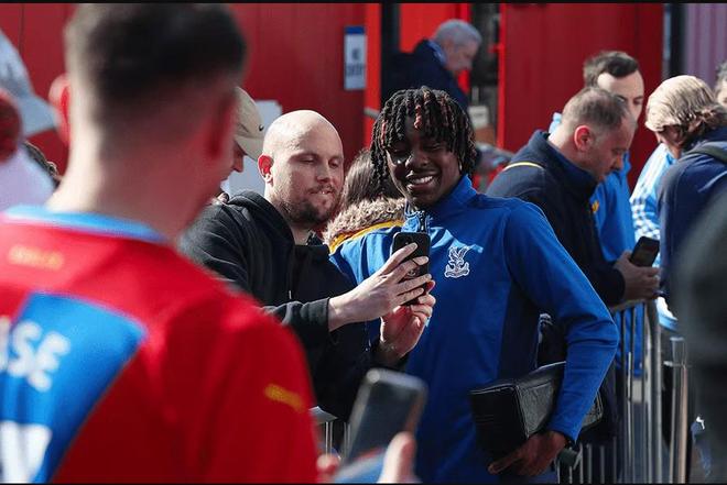 阿森纳官网以10件事介绍埃泽：热衷回馈社会喜欢国际象棋(图10)