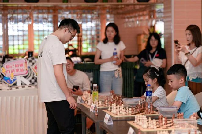 ‌2025第三届中国国际象棋棋王赛在邛崃闭幕卜祥志首夺冠军(图3)