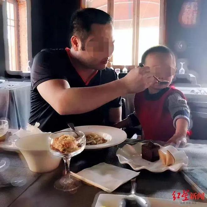 9岁围棋少年意外坠亡父亲发声回应家暴质疑：从来没有打伤过他 来听新闻(图4)