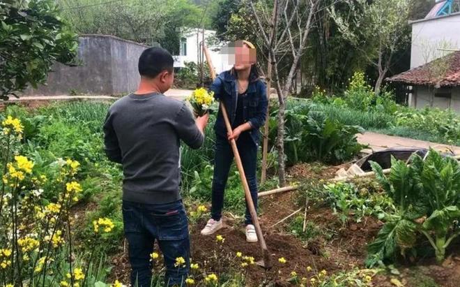 16年前四川美女私奔如今尸体被发现棺材内引关注。(图2)