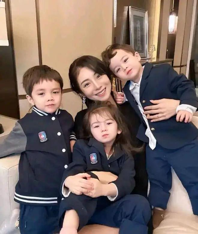 “我不需要男人”！29岁女孩花50万买下英国人的种生3个混血娃(图2)