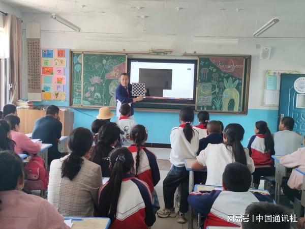 2025年棋牌项目走进西部系列活动暨全国西部国际象棋推广工程(青海站)启动及捐赠仪式举行(图4)