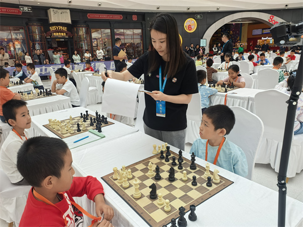 冰城夏日体育的“烟火气”：逛街看球赛 公园打擂台(图4)