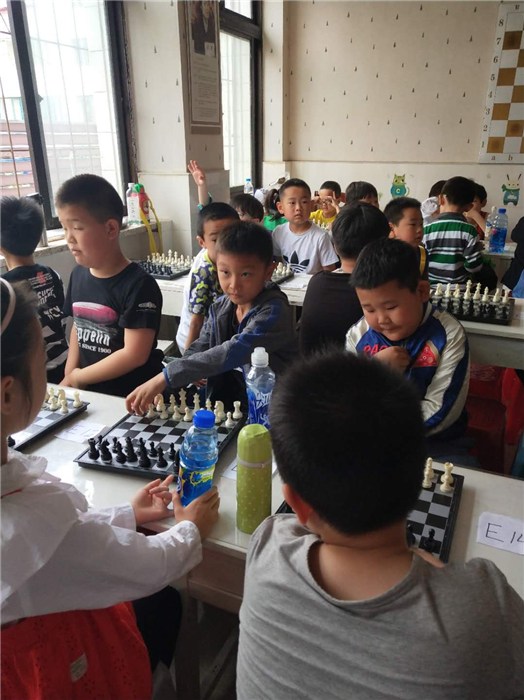 国际象棋大师谢军走进学正小学 点燃学子热情(图1)