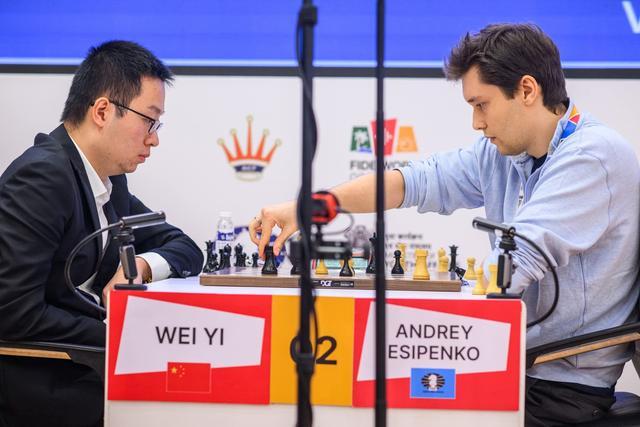 对手送车！中国棋手韦奕晋级国际象棋世界杯赛决赛！(图1)