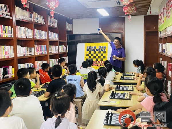 “奋进新征程 运动促健康”2025年全国西部国际象棋推广工程（陕西站）：大师进校园播撒国际象棋希望的火种(图1)