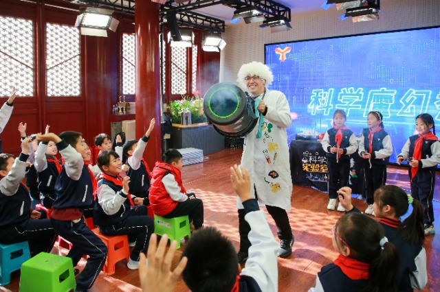 北京市东城区灯市口小学举办2025年校园科技节体验活动(图1)