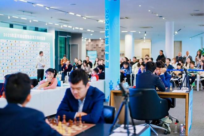 特写丨掌声为“开门办赛”响起(图1)