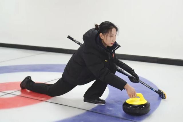 河南首座高中标准化冰壶馆惊艳亮相！就在这里→(图5)