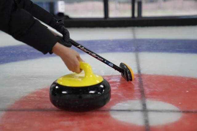 河南首座高中标准化冰壶馆惊艳亮相！就在这里→(图7)