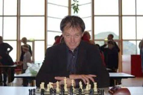 30年前的国际象棋肛珠作弊悬案？！神秘新手战平大师后人间蒸发终于破案了！(图9)