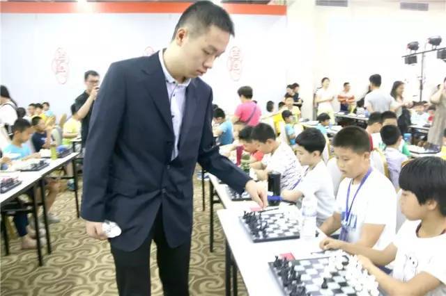 唐山举办第二十二届国际象棋棋士赛(图1)