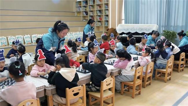 致力国际象棋幼儿教育记《幼儿国际象棋启蒙教程》作者安艳凤(图1)