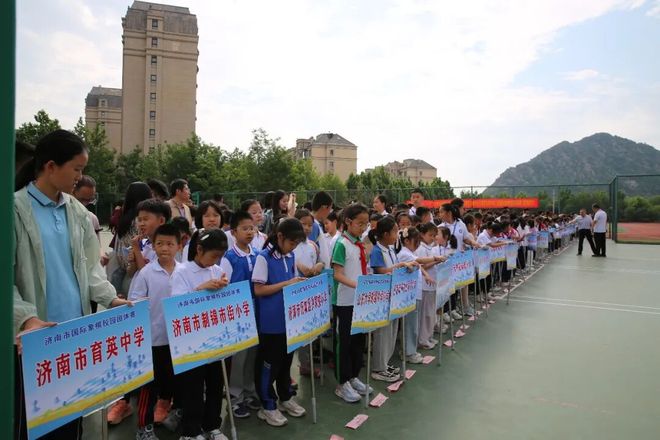 泉城少年以棋会友！济南市第八届国际象棋校园公益赛盛大开幕(图6)